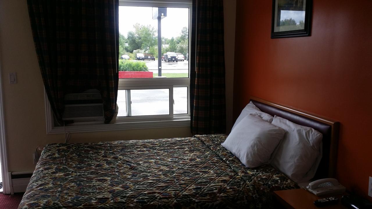 River Mist Inn Sturgeon Falls Екстериор снимка