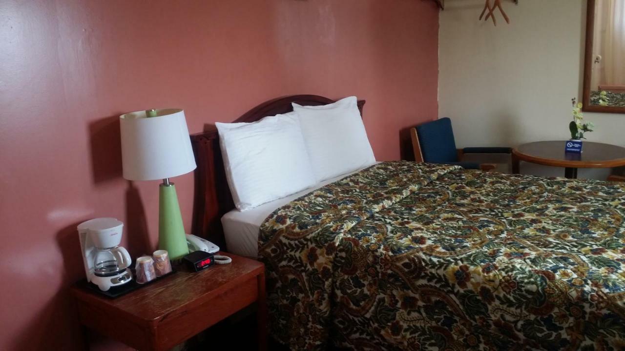 River Mist Inn Sturgeon Falls Екстериор снимка